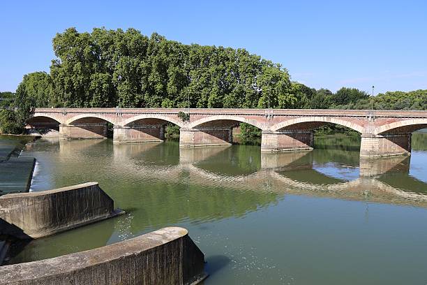istock Toulouse - Saint Michel bridge 2235246588