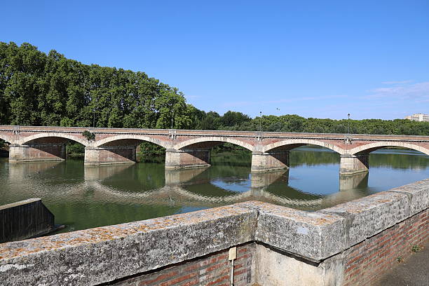 istock Toulouse - Saint Michel bridge 2235246590