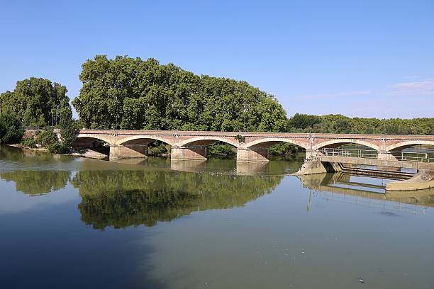 istock Toulouse - Saint Michel bridge 2235246604
