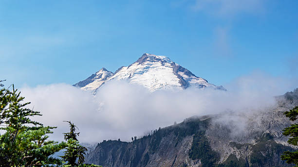 istock Alpine Splendor on Artist Ridge Trail 2235401235