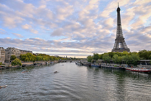 Scenery view on the eiffel tower from the Bir Hakeim bridge early in the morning
