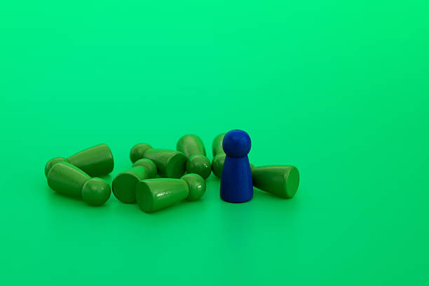 Blue figure standing and green figures lying.