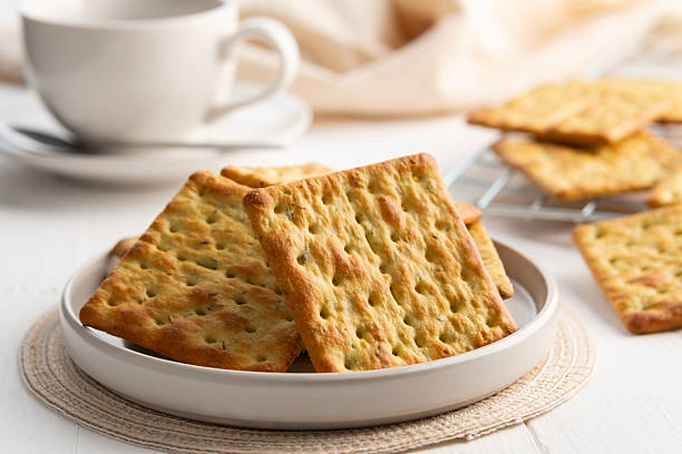 Dry thin crispy veggie crackers