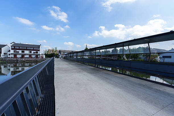 The bridge on the lake is under the blue sky.