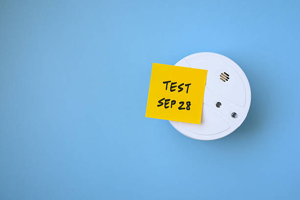 Smoke detector with a yellow sticky note, reminding homeowners in Ontario, Canada of the annual Test Your Smoke Alarm Day on September 28.