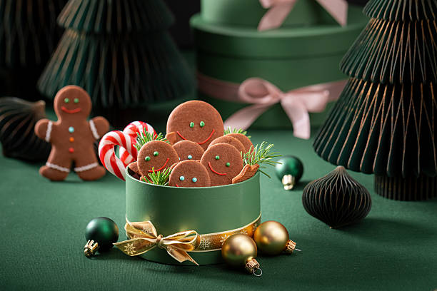 Cute Christmas gingerbread mans in green gift box.