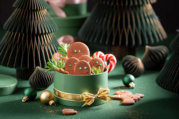 istock Sweet Christmas gingerbread mans in green present box. 2236588827