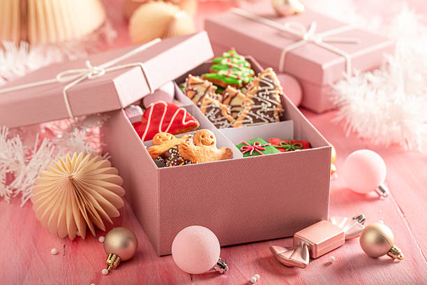 istock Cute Christmas gingerbread cookies in rose gift box.. 2236589294