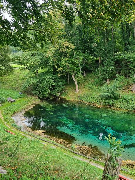 istock Blaue quelle in Erl 2236773020