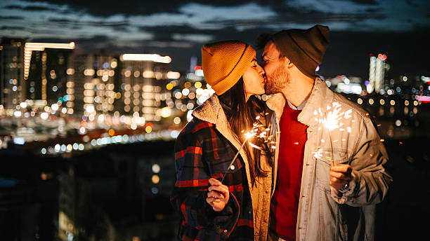 istock Kissing and sparklers 2236870550