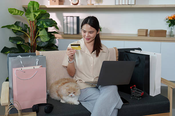istock Online Shopping Experience with Cat Companion 2236873080
