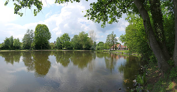istock Essigmuehlenweiher in Dreieichenhain 2237153087