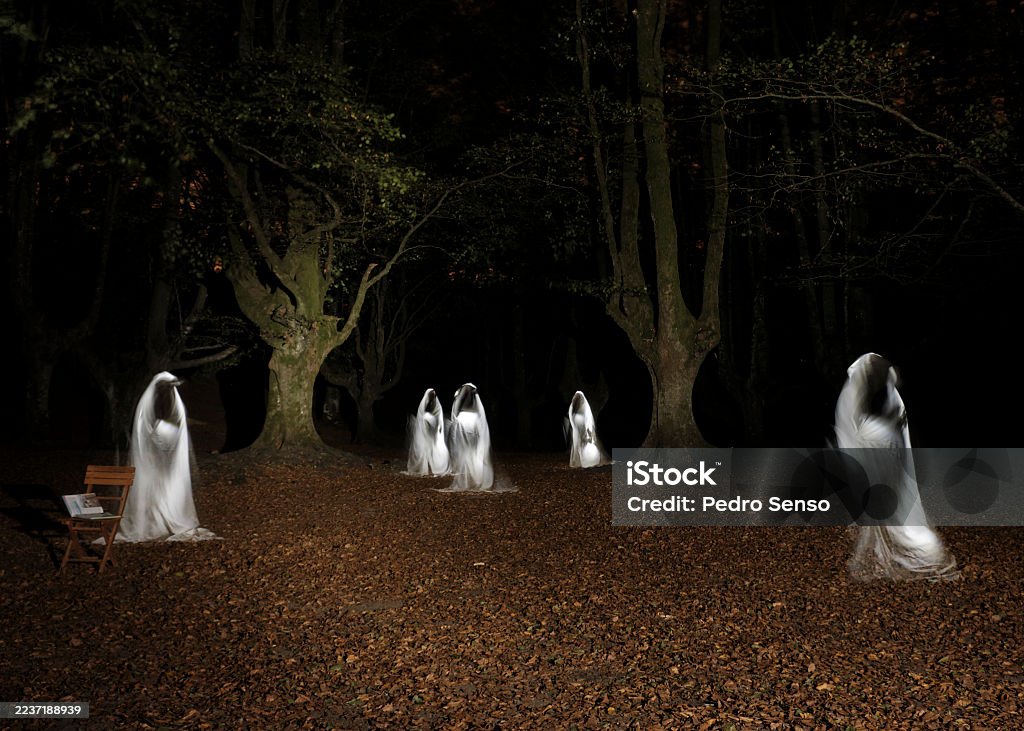 Light painting halloween ghost - Royaltyfri Kuslig Bildbanksbilder Light painting halloween ghost - Royaltyfri Kuslig Bildbanksbilder