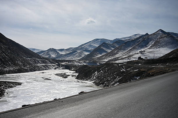 Ghost Lake appears dark blue and is very salty. There are no plants, no cattle or sheep around the lake. That's why the lake is called the 'Ghost Lake'.