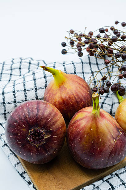 Fresh figs and red fruits
