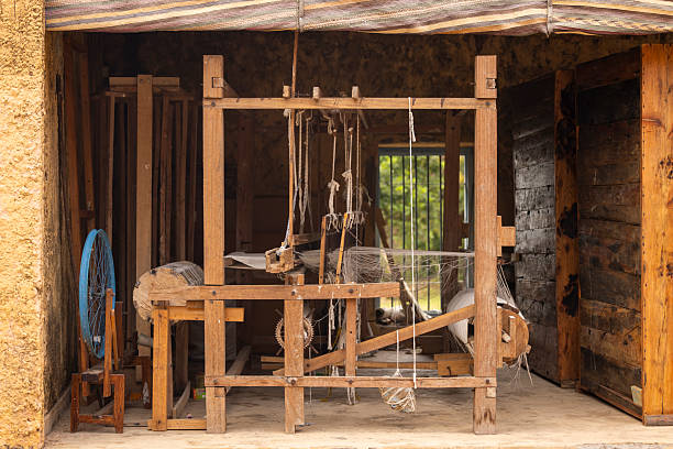 Old loom antique weaving machine