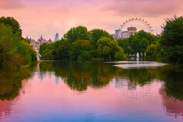 istock St. James's Park in autumn 2237660298