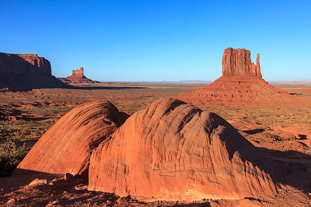 West Mitten Butte in Monument Valley, Arizona/Utah, USA. The iconic sandstone butte rises from the desert floor, surrounded by vast open landscape.