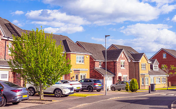 istock Homes on a curving street 2238028773