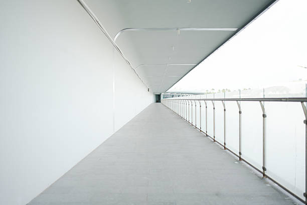 Minimalist corridor: Order and a sense of extension in a pure space
