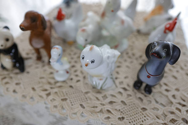 Shallow depth of field (selective focus) details with Romanian communist era ceramic trinkets (bibelouri)