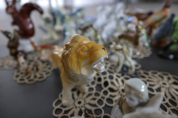 Shallow depth of field (selective focus) details with Romanian communist era ceramic trinkets (bibelouri)