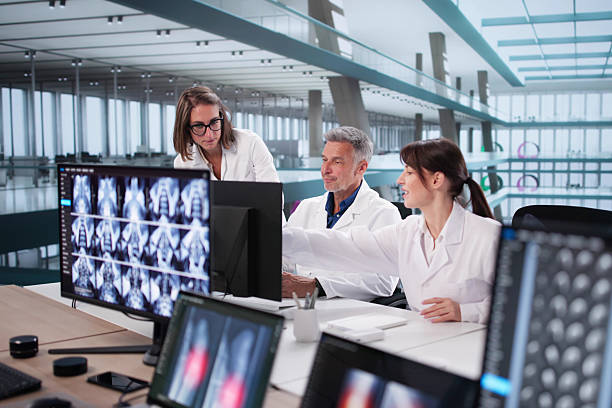 istock X-ray Technician Assesses Patient For Knee Surgery With Advanced Technology 2238617632