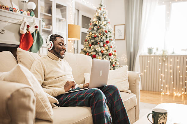 istock Online Christmas meetings 2238635994