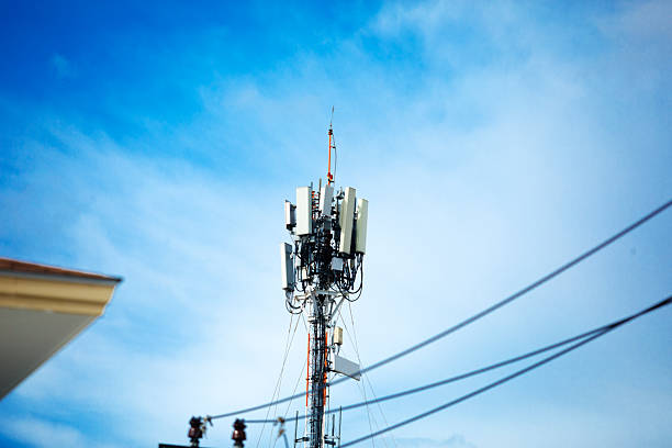 Mast with many 4g and 5g antennas