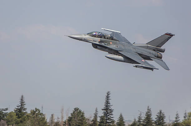 F-16 Fighting Falcon Fighter Jet  low pass