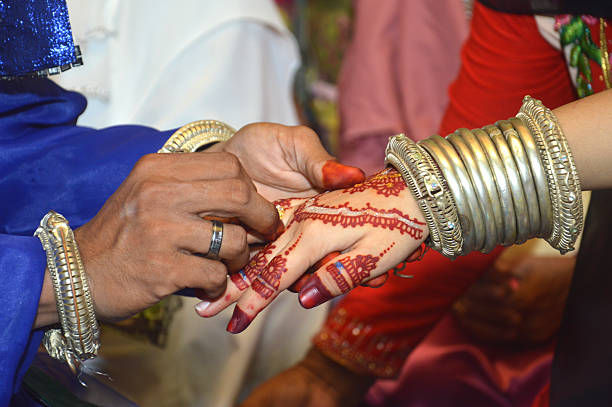 istock Indonesian wedding traditions 2239081337