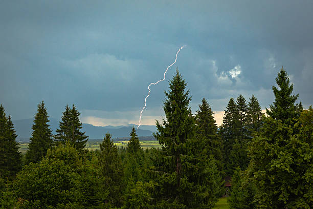 Shot of a dramatic thunderstorm over a mountainhttp://195.154.178.81/DATA/i_collage/pi/shoots/783670.jpg