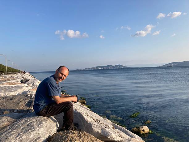 On the seashore and rocks,
