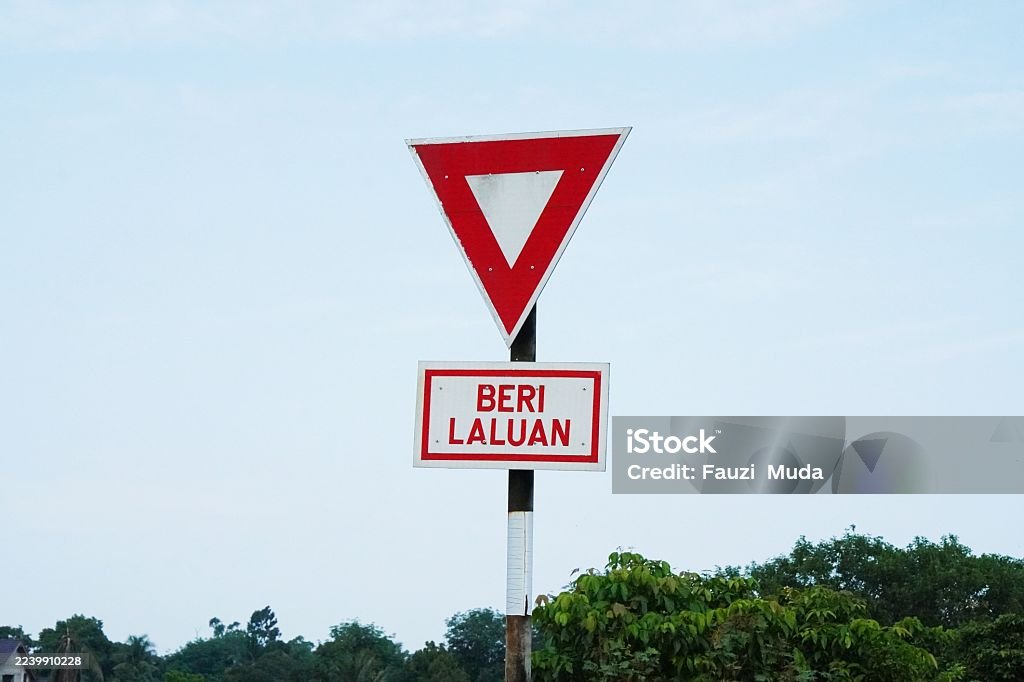 signboard in Malay "BERI LALUAN". Give way sign in Bahasa Malaysia on signboard. Malaysia Kuala Terengganu 8 October 2025 : signboard in Malay "BERI LALUAN". Give way sign in Bahasa Malaysia on signboard. Arrow Symbol Stock Photo signboard in Malay "BERI LALUAN". Give way sign in Bahasa Malaysia on signboard. Malaysia Kuala Terengganu 8 October 2025 : signboard in Malay "BERI LALUAN". Give way sign in Bahasa Malaysia on signboard. Arrow Symbol Stock Photo