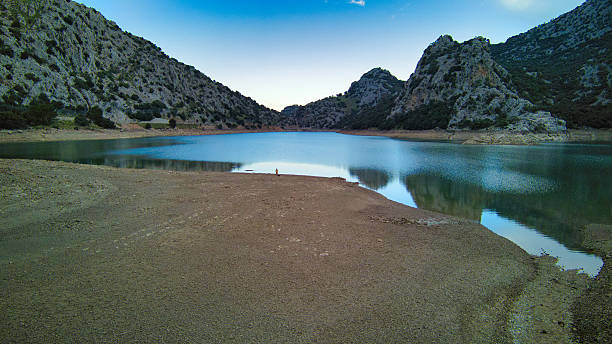 A lake with a mountain in the background gorg blau majorca