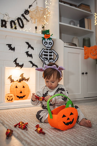 istock Halloween party at home 2240275799