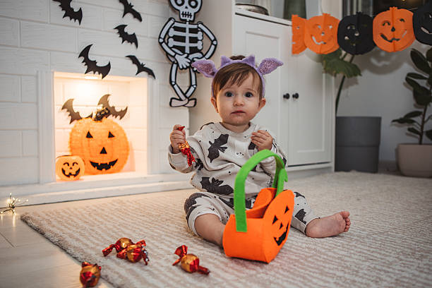 istock Halloween party at home 2240275803
