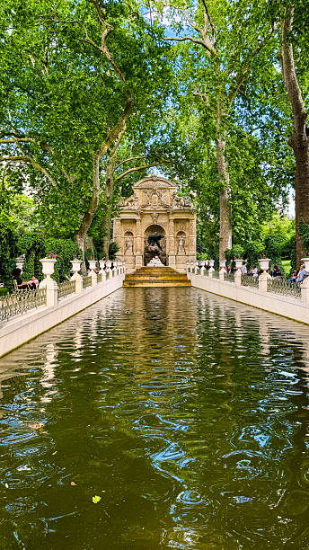istock Historic Fountain With Reflective Pool View 2240634058