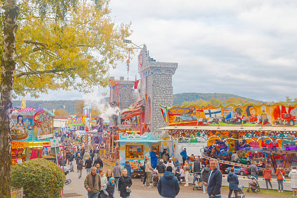 Thousands of visitors flocked to the Barbarossa town of Gelnhausen, Hesse, this weekend. The 77th Schelmenmarkt delighted crowds from near and far over three days with its unique atmosphere. The Schelmenmarkt, as this fair is called, is the largest folk festival in the town of Gelnhausen in the Kinzig Valley, Hesse, Germany.