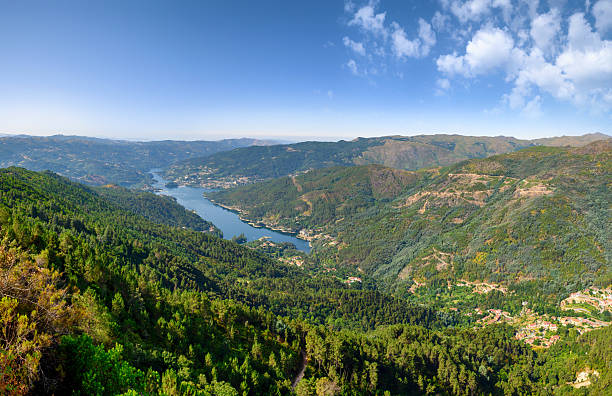 wide panoramic view from the viewpoint  \
