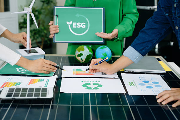 istock Business team working virtual modern smartphone to reduce CO2 emissions carbon footprint climate change to limit global warming. 2241371573