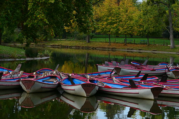 istock Lake Daumesnil, Bois de Vincennes: Paris, 12th arrondissement 2241749735