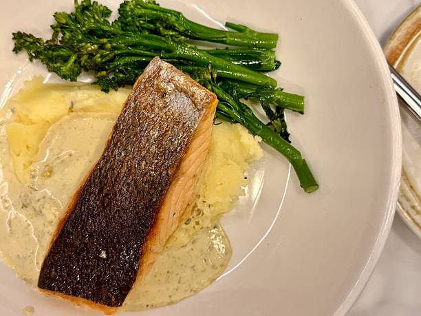 Lemon Grilled filet of Salmon with mashed Potatoes and greem vegetables