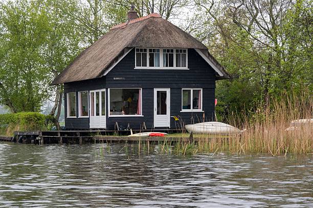 Giethoorn, Netherlands , Aoril, 21st, 2025A small fairytale village with thatched-roof houses, no roads but canals and bridges