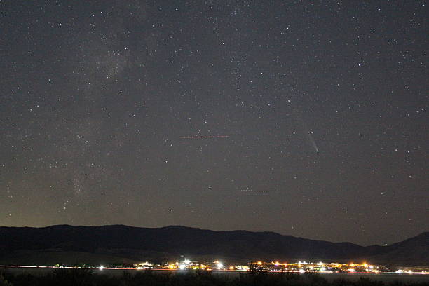 istock Comet Tsuchinshan-ATLAS C/2023 A3 & Milky Way 2242854934