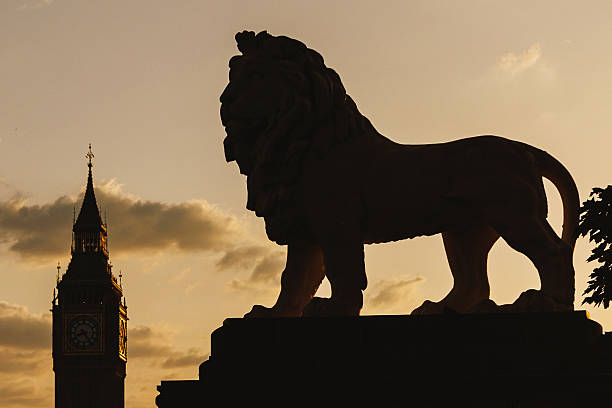 Oran, Algeria: bronze lion outside the City Hall - Place du 1er Novembre - photo by M.Torres