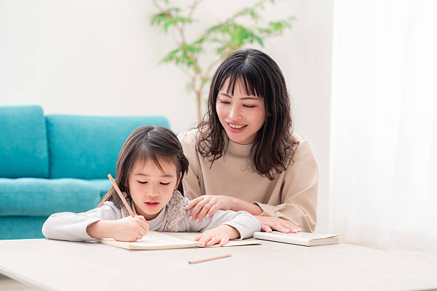 istock A mother studying with her kindergarten girl 2243028212