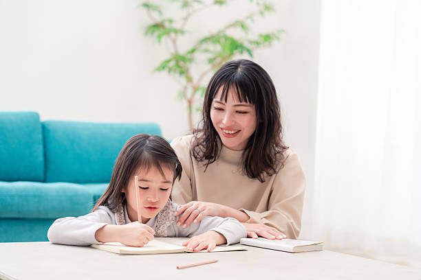 istock A mother studying with her kindergarten girl 2243028216