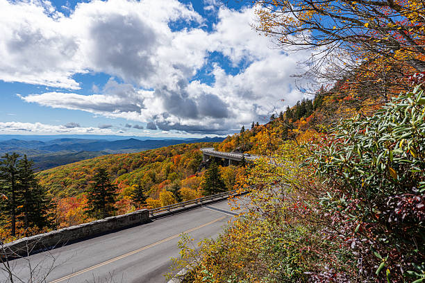 istock Linn Cove Viaduct During Autumn 2243303010