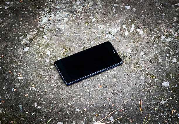 istock Lost Phone outdoor 2243524450